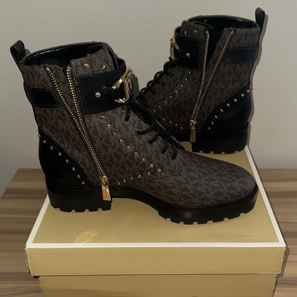 Michael Kors Kincaid lace up bootie - Picture 4 of 7